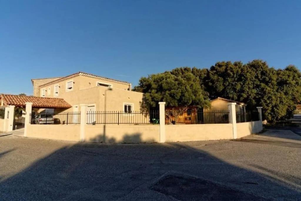 Le Chalet Sous L'Olivier Boulbon Exterior foto